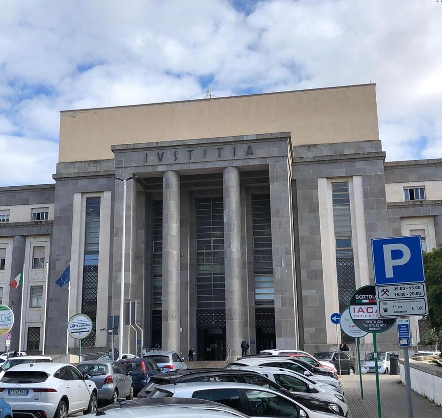 Merce rubata dal market: in quattro finiscono nei guai, c’è un consigliere comunale