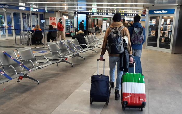 Carburante, in quattro aeroporti italiani scattano le prime restrizioni per gli aerei