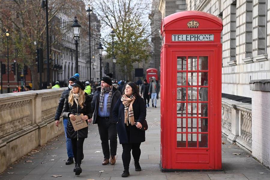 Allarme Omicron a Londra: “La variante corre, 36 ore per decidere”