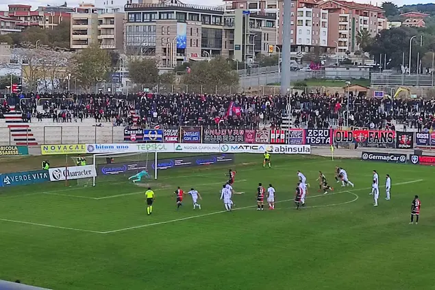 Il rigore sbagliato da Diakite (foto G. Marras)