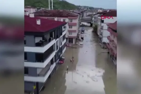 Forte ondata di maltempo in Turchia, inondazioni nel distretto di Havza
