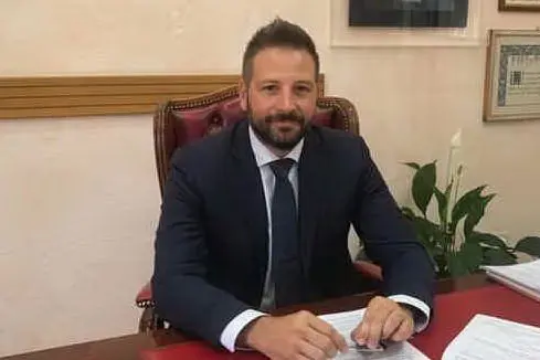 Il sindaco di Cannigione Roberto Ragnedda (Ansa)
