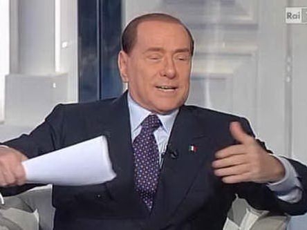 Molestie, ecco Berlusconi: &quot;Dalla Deneuve parole sante, io sempre corteggiato&quot;