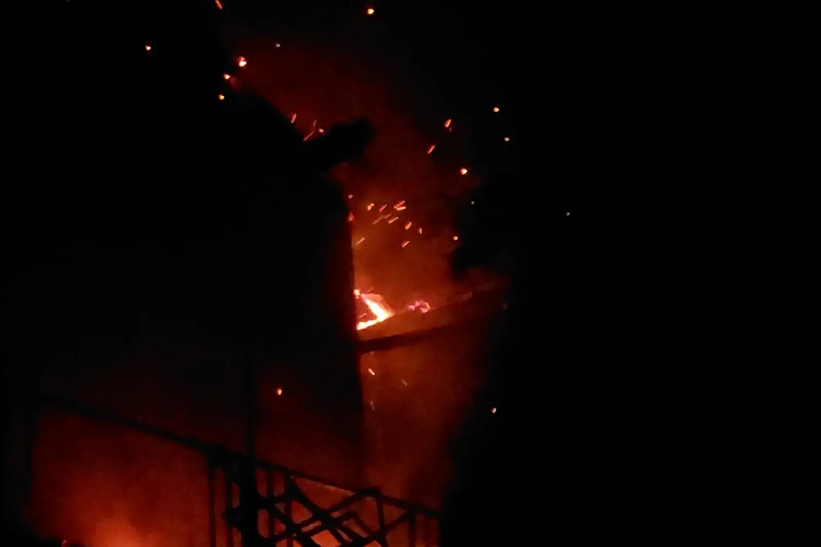 Incendio a San Gregorio (foto L'Unione Sarda)