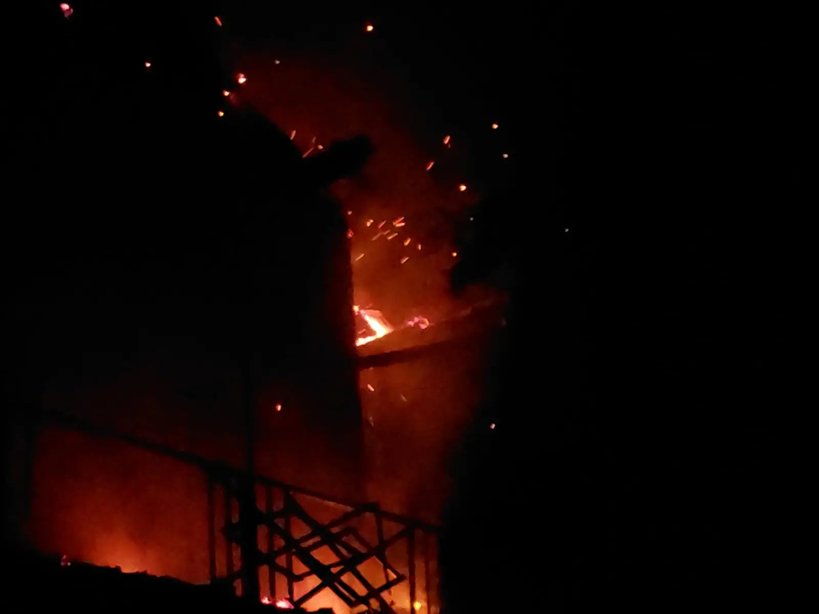 Incendio a San Gregorio (foto L'Unione Sarda)