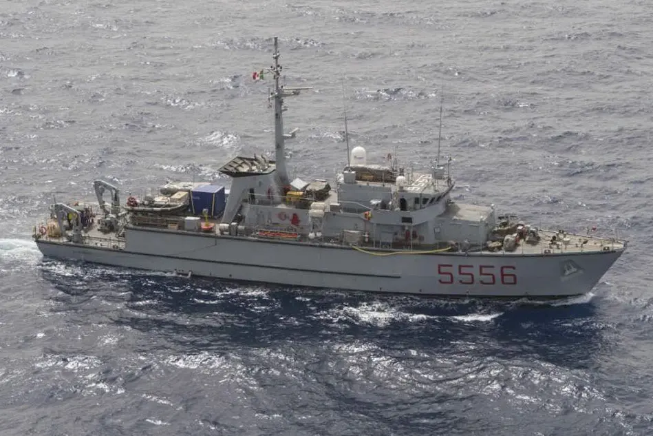 La nave Alghero (foto Marina Militare)