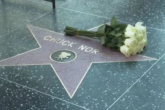 Hollywood "orfana" di Chuck Norris: "Per noi era come un padre"