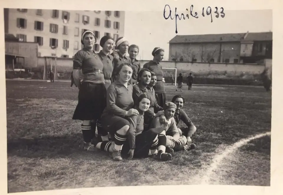 La prima squadra di calcio femminile (foto concessa)