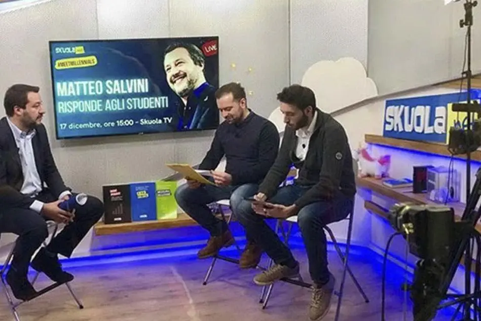 Il vicepremier Matteo salvini durante la diretta (foto Ansa via @MatteoSalvini)
