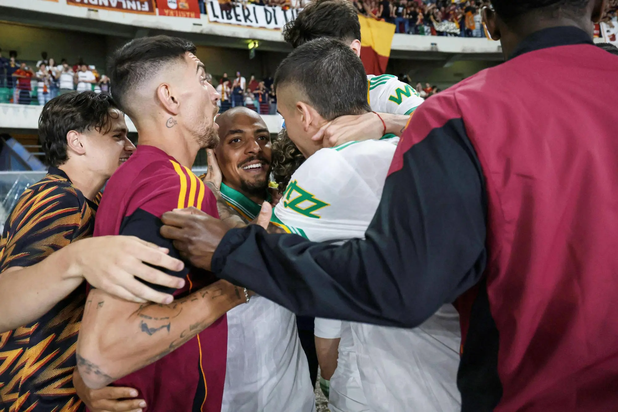 As Roma's Donyell Malen jubilates after scoring the goal 0-1, during the Italian Serie A soccer match between Hellas Verona vs AS Roma at Marcantonio Bentegodi Stadium, in Verona, Italy, 24 May 2026. ANSA/EMANUELE PENNACCHIO