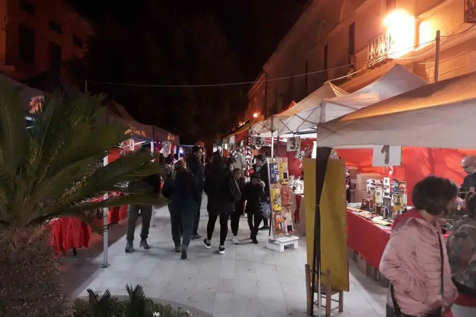 I mercatini (foto Raffaele Serreli)
