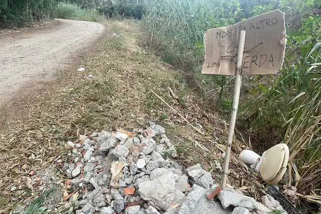 Il water e il cartello