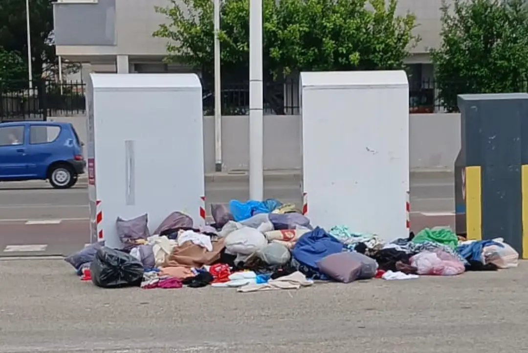 Le buste in via san benedetto (G.Da.)