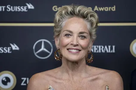 epa09488071 American actress Sharon Stone poses on the Green Carpet during the 17th Zurich Film Festival (ZFF) in Zurich, Switzerland, 25 September 2021. The festival runs from 23 September to 03 October 2021. EPA/ENNIO LEANZA