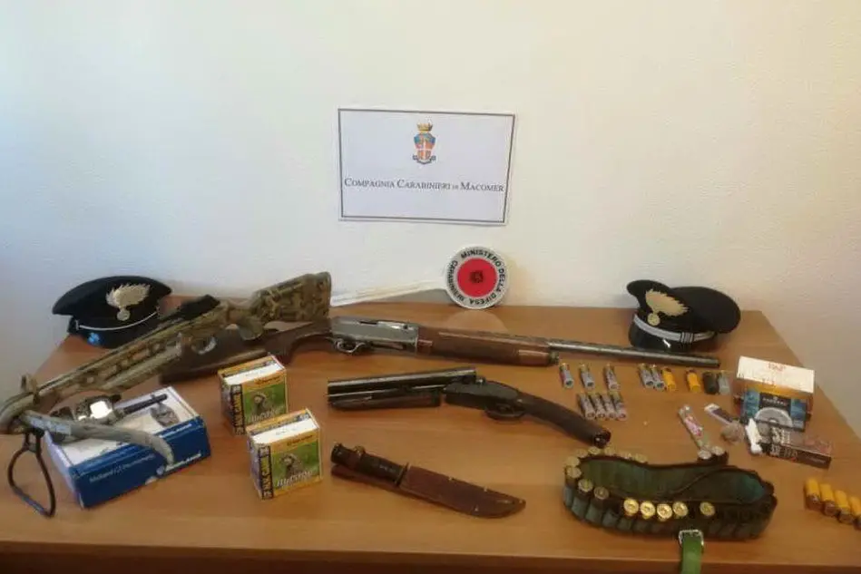 L'arsenale ritrovato dai carabinieri