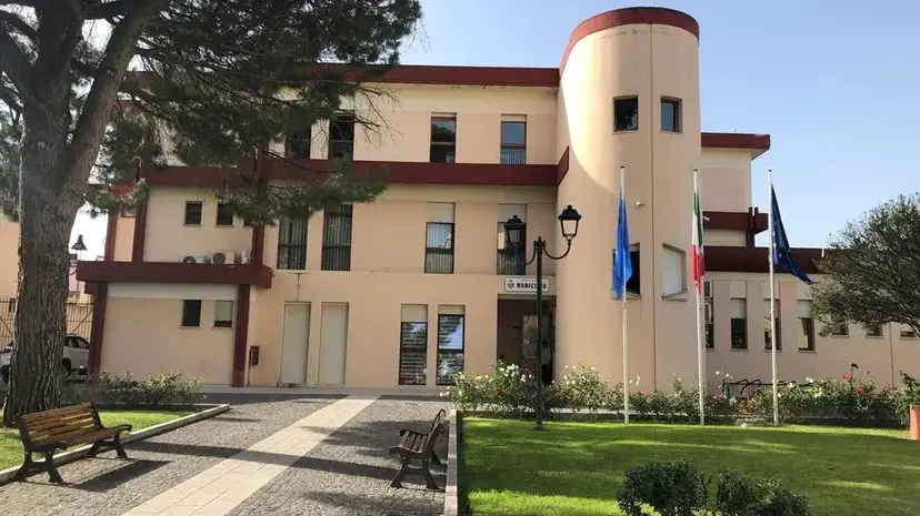 https://immagini.unionesarda.it/version/c:MGViMGNmNGUtY2NmMC00:NmVlM2QyZDMtYWRjNy00/image.webp?f=16:9