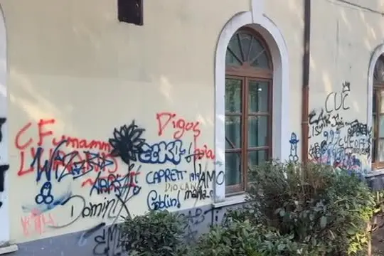 Cava de' Tirreni, i danni provocati alla villa "Falcone e Borsellino"