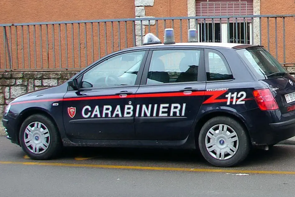 Un'auto dei carabinieri