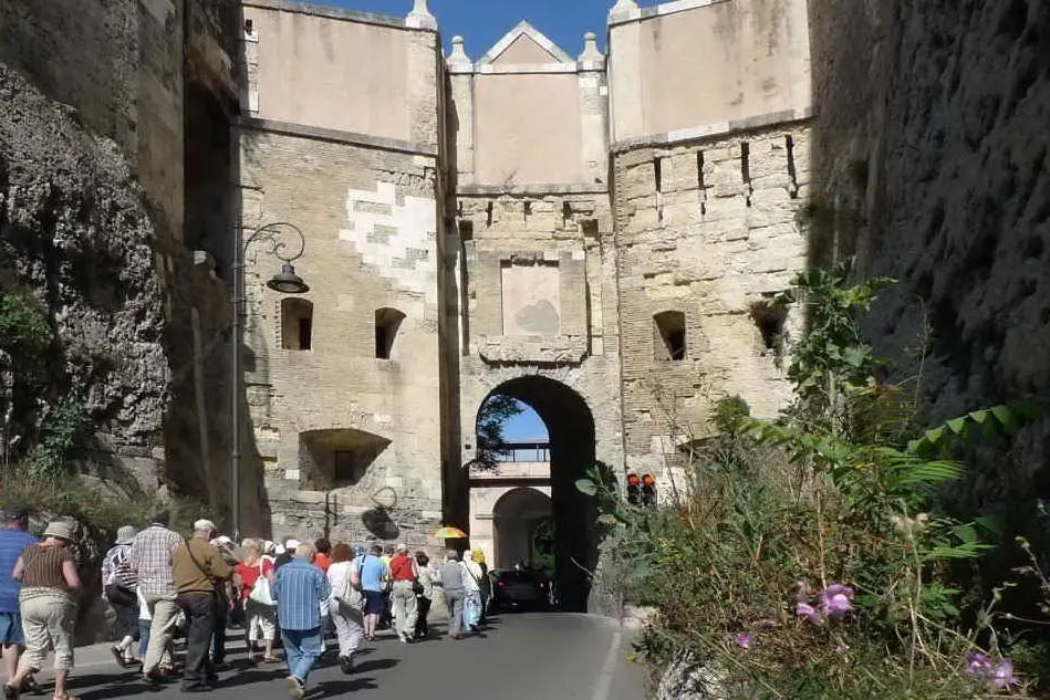 Turisti a Cagliari (immagine simbolo)