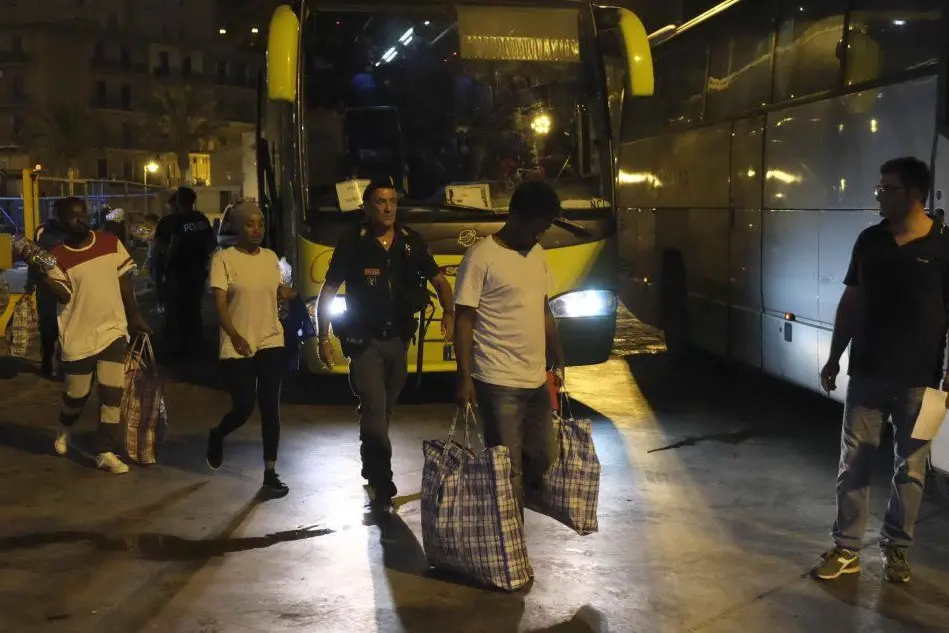 Un gruppo di migranti sbarcato dalla Open Arms (Ansa - Montana)
