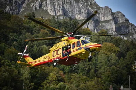 Scolaresca in pericolo in montagna, il salvataggio del soccorso alpino (immagine simbolo, foto Ansa)