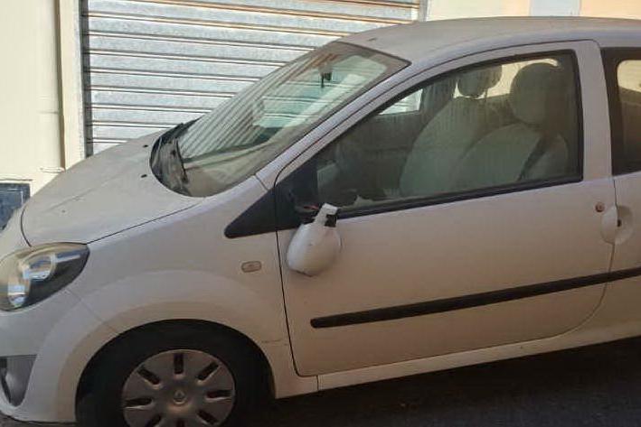 Spaccavano specchietti a Porto Torres: identificata la banda
