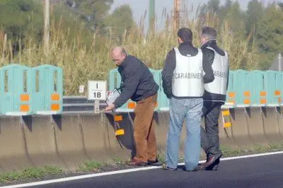 I carabinieri sul luogo dell'incidente
