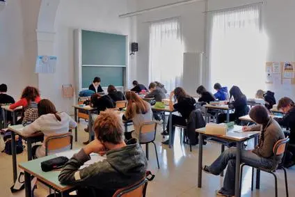 Studenti in aula in una immagine di archivio. ANSA/UFF STAMPA PROVINCIA +++NO SALES, EDITORIAL USE ONLY+++