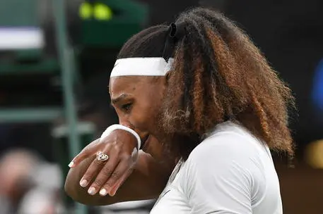Serena in lacrime durante un momento di difficoltà