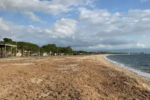 La spiaggia di Torre Grande a Oristano (foto Ansa)