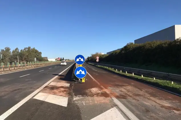 Il luogo dell'incidente stradale (Ansa - Scordo)