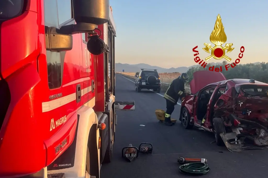 L'incidente sulla provinciale 2 (foto Vigili del fuoco)