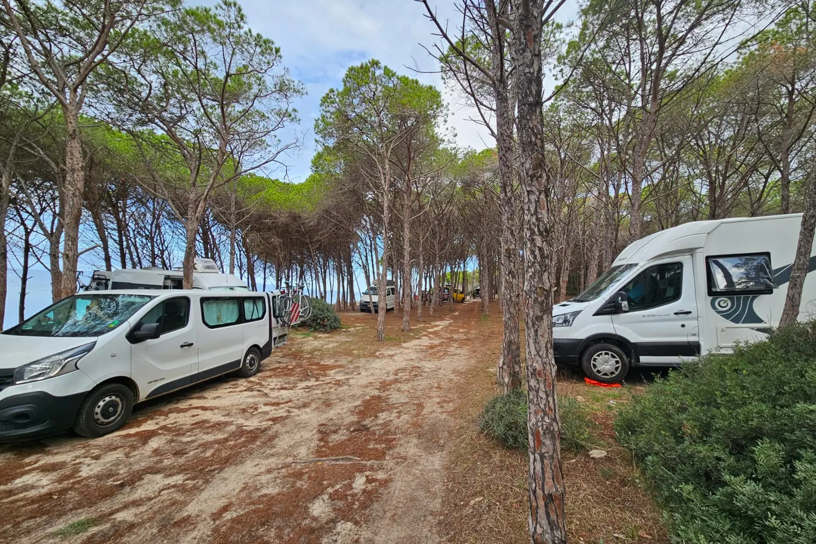 Camper a Punta Trettu (foto Murru)