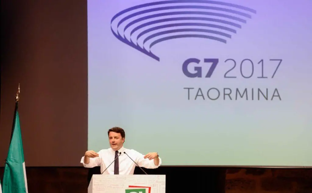Renzi presenta il logo del G7 a Taormina