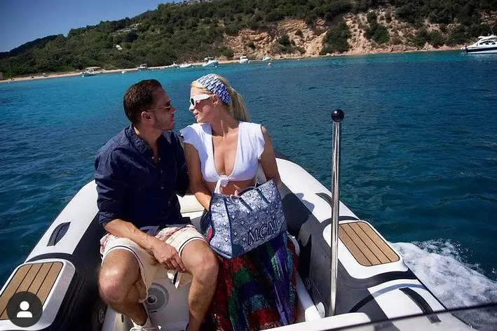 Paris Hilton e Carter Reum in vacanza (da Instagram)