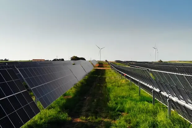Un impianto agrivoltaico (foto simbolo Ansa)