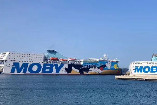 Moby Tommy nel porto di Porto Torres (foto Pala)
