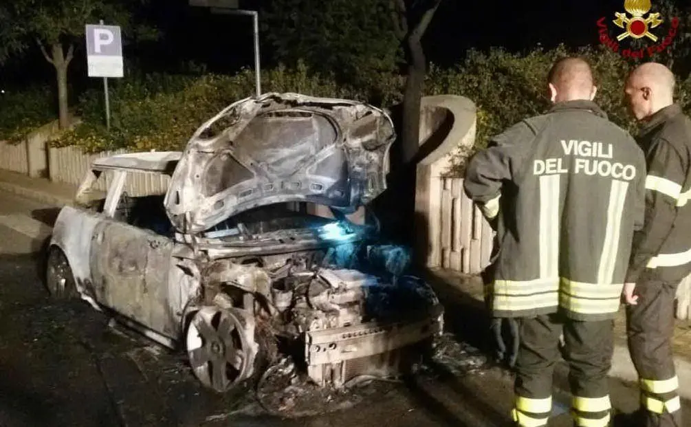 L'intervento dei vigili del fuoco in via Sernagiotto