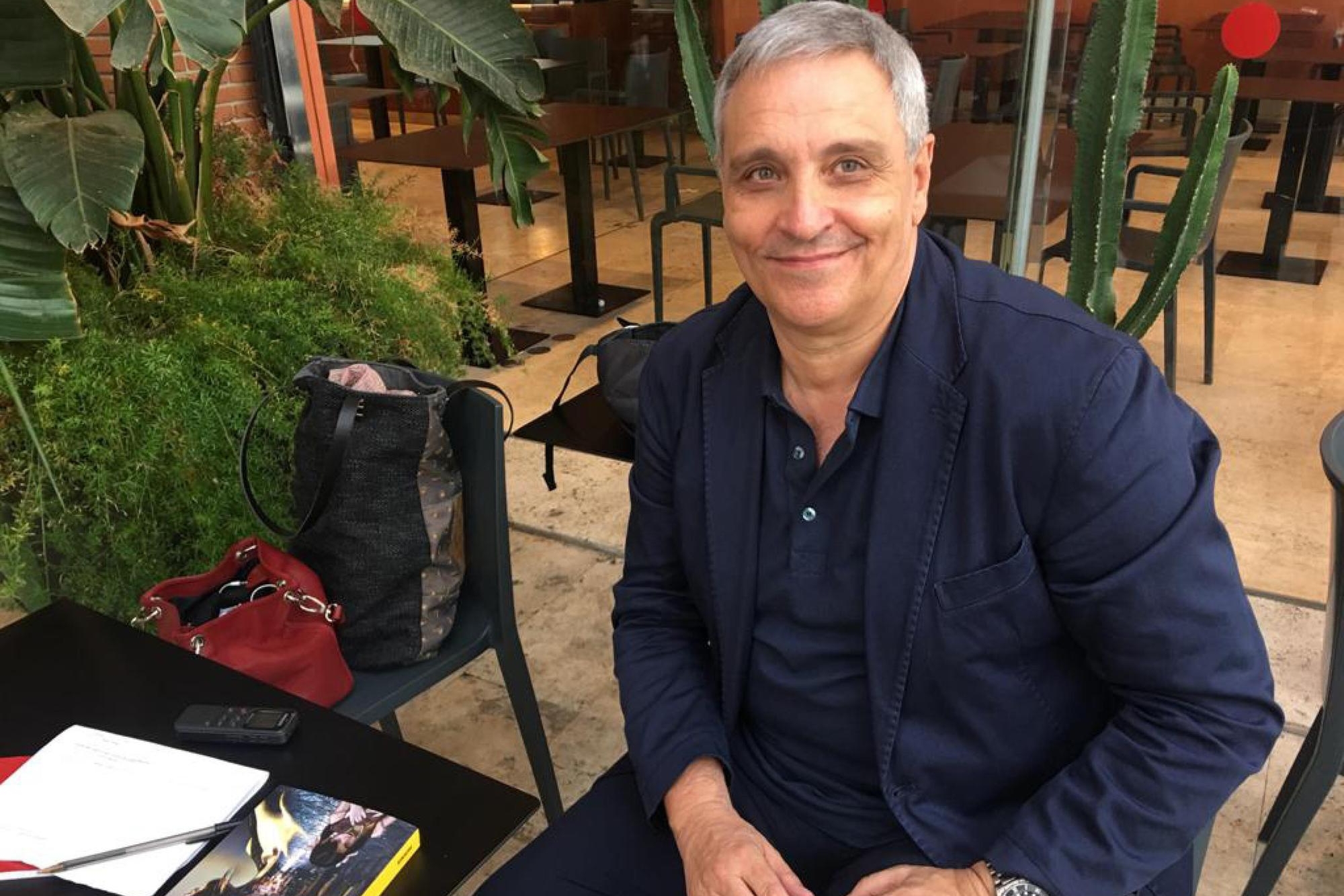 Lo scrittore Maurizio De Giovanni colpito da infarto: operato al Cardarelli