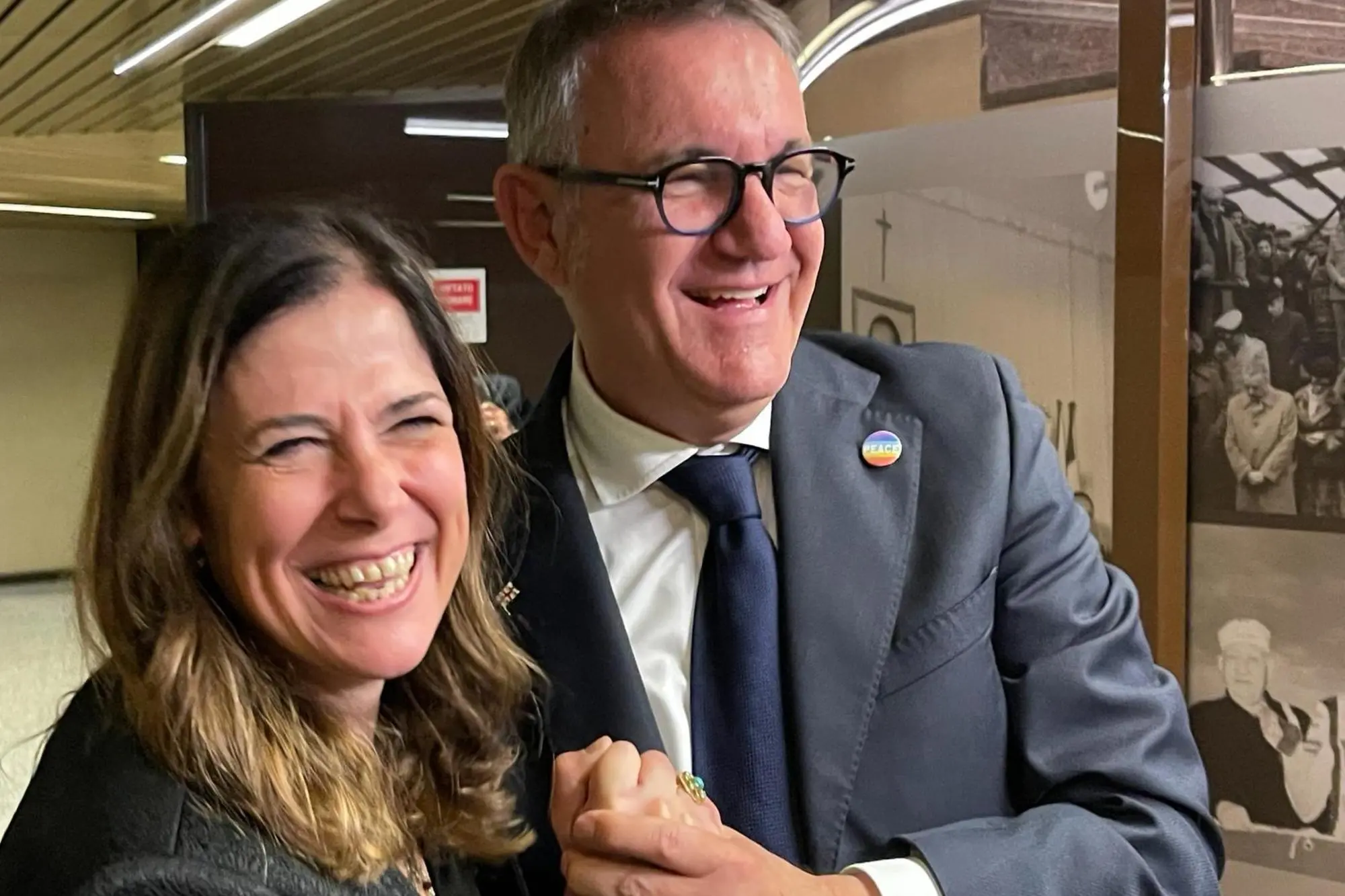 Nella foto, la governatrice sarda Alessandra Todde e il presidente del Consiglio regionale Piero Comandini. Con il giuramento dei 60 consiglieri regionali della Sardegna oggi, 44 giorni dopo il voto del 25 febbraio, entra nel vivo la 17/a legislatura, Cagliari 9 aprile 2024 ANSA/ Marzia Piga