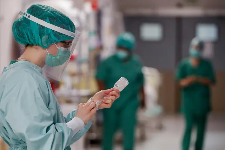 Здравоохранение (фотография с символом Ansa)