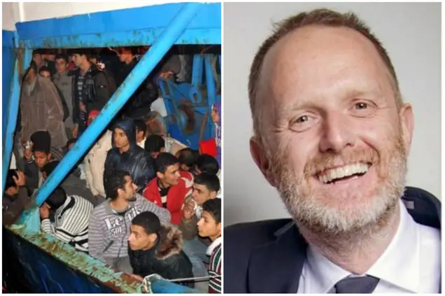 A destra, il sindaco di Como Alessandro Rapinese (foto Ansa)