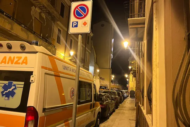 Uno stallo riservato alle ambulanze (L'Unione Sarda)