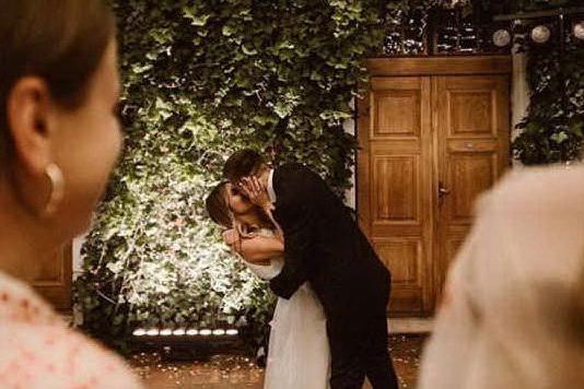Un momento delle nozze (foto Instagram)