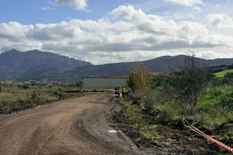 Lavori nelle strade di Santa Maria Coghinas ( foto concessa)