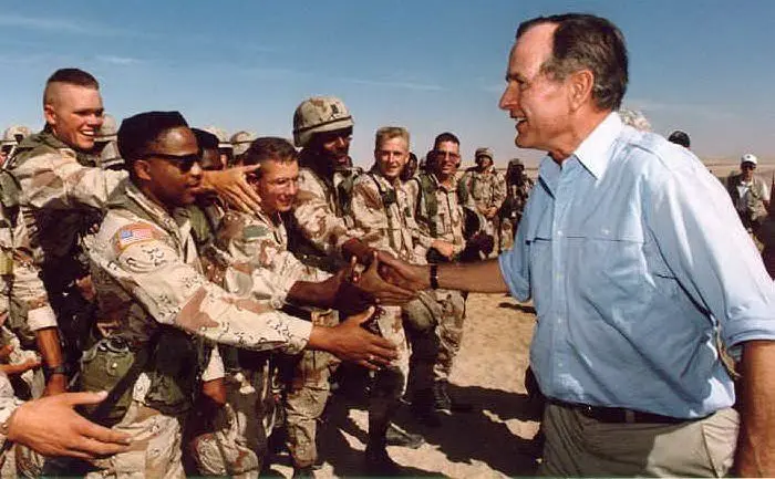 Gli Stati Uniti di Bush senior bombardano le forze irachene