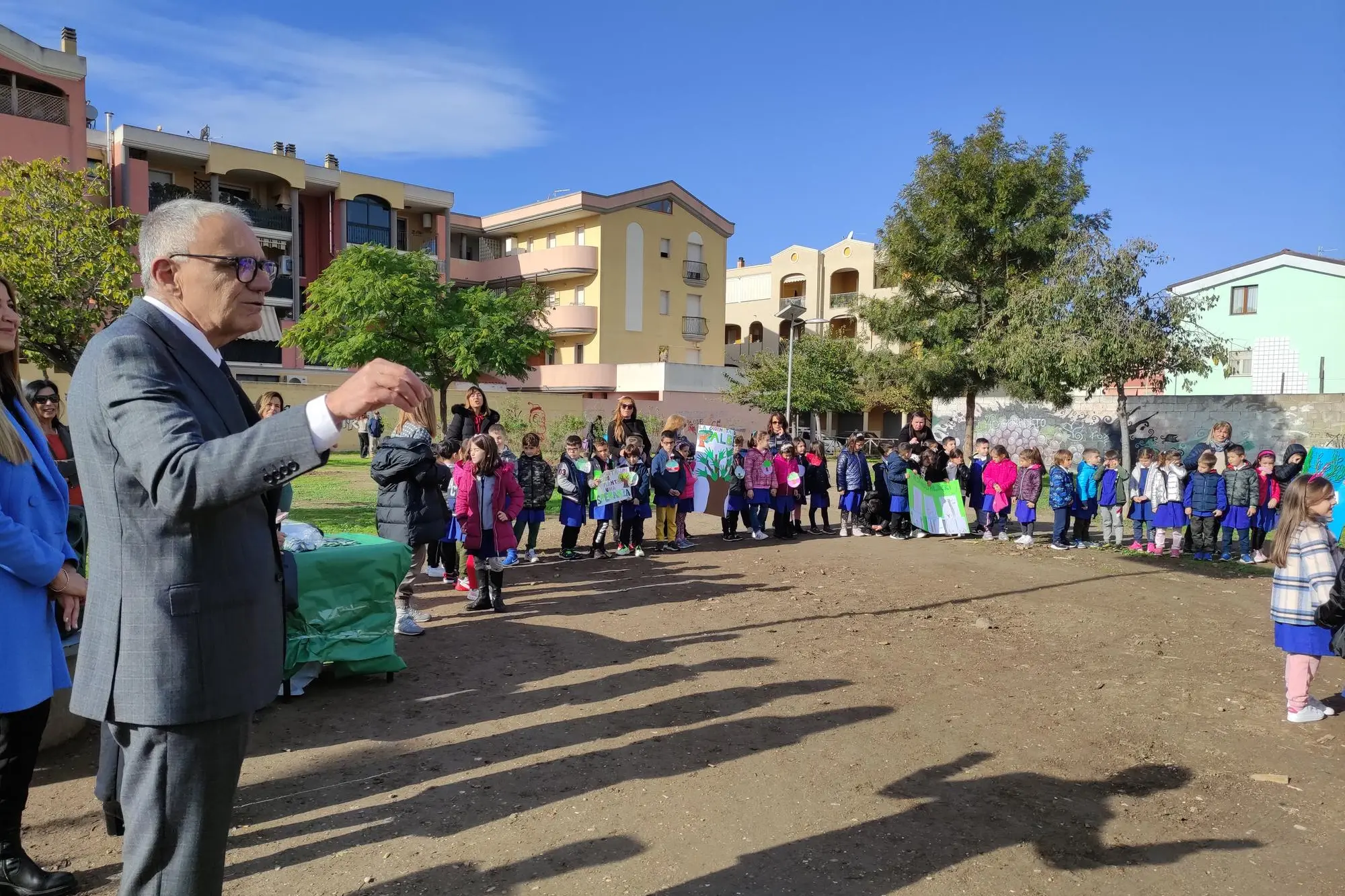 Il sindaco Milia in occasione della Giornata degli alberi (foto Lai)