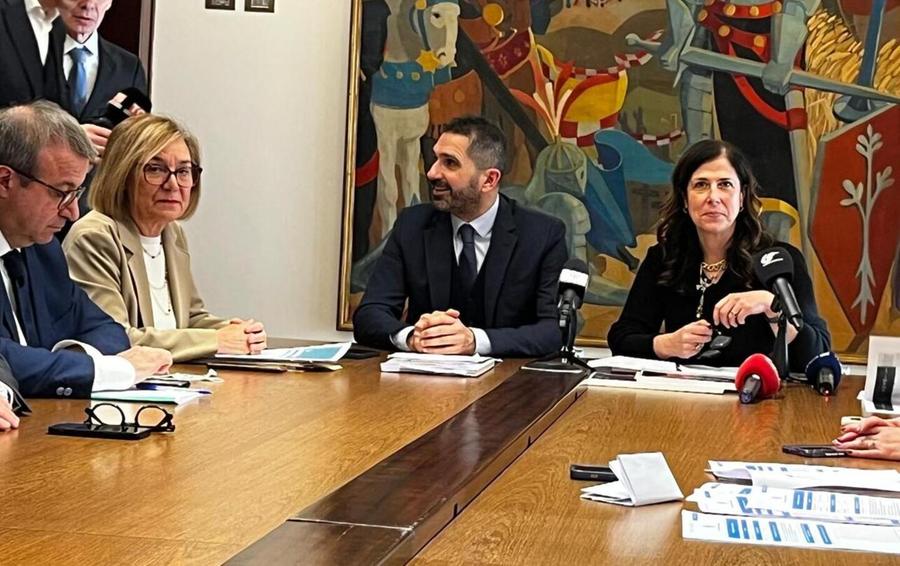 Manovra da 750 milioni, via libera in Giunta Ma è gelo tra Pd e M5S