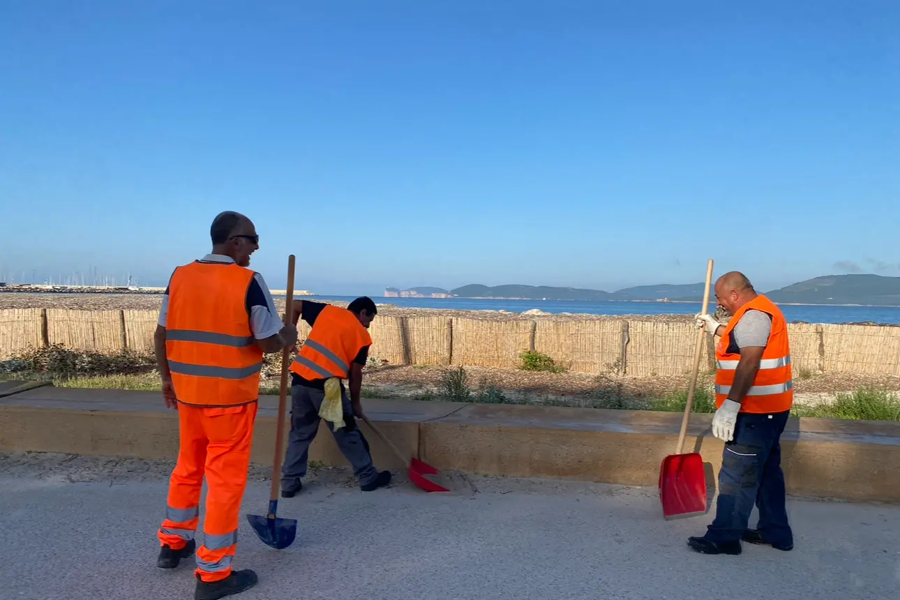 Pulizie sul lungomare