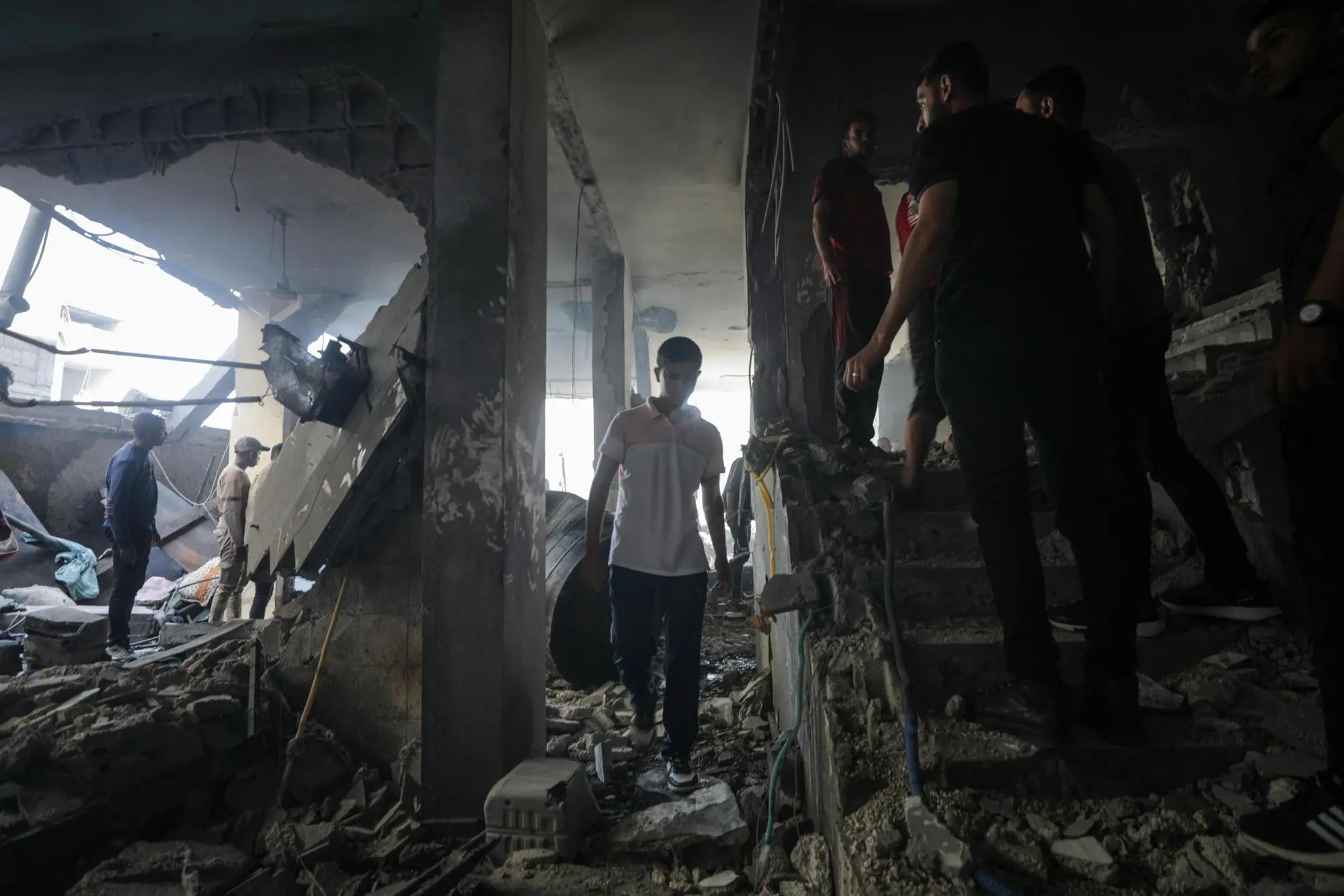Bombardamenti a Gaza (foto Ansa/Epa)